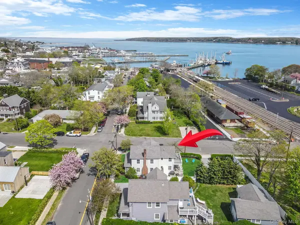 401 Wiggins ST, Greenport, NY 11944