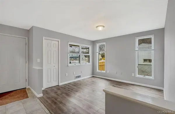5 Lehigh AVE, Centereach, NY 11720