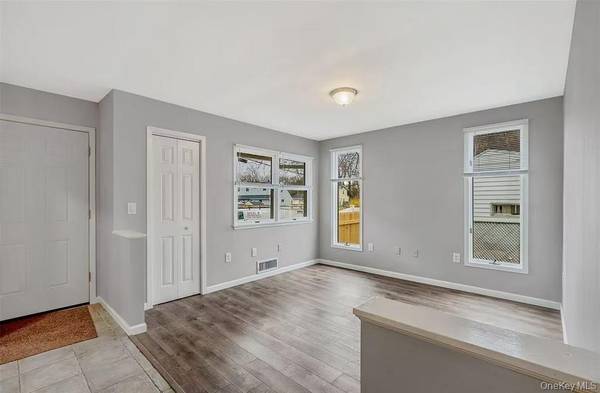 5 Lehigh AVE, Centereach, NY 11720