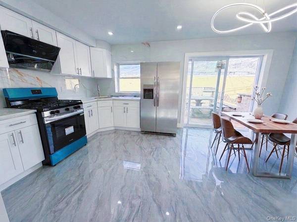166-65 17TH RD, Whitestone, NY 11357