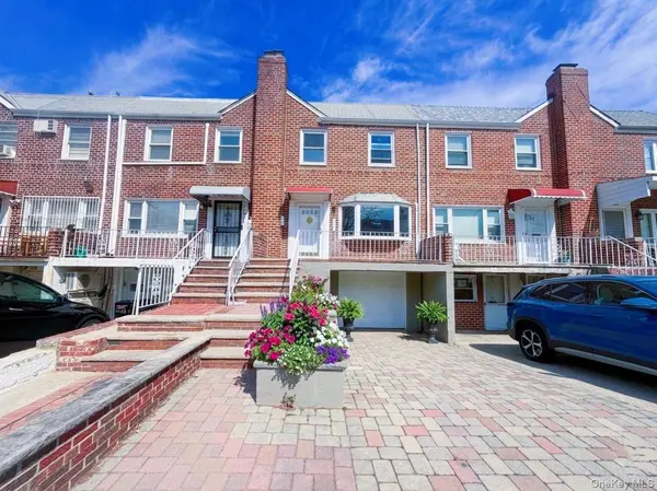 166-65 17TH RD, Whitestone, NY 11357