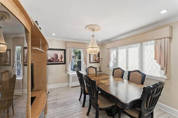 262 Floral BLVD, Floral Park, NY 11001