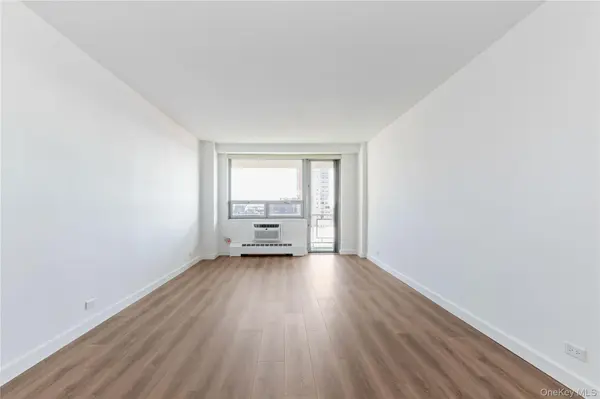 61-15 97 #14E, Rego Park, NY 11374