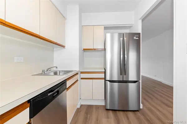 61-15 97 #14E, Rego Park, NY 11374