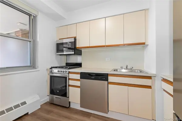 61-15 97 #14E, Rego Park, NY 11374