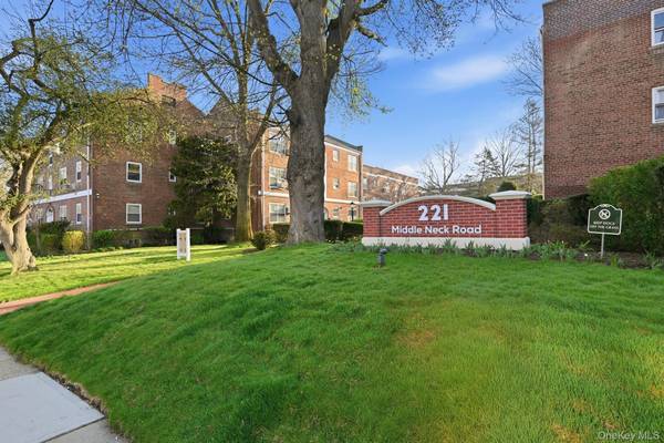 221 Middle Neck #F6, Great Neck, NY 11021