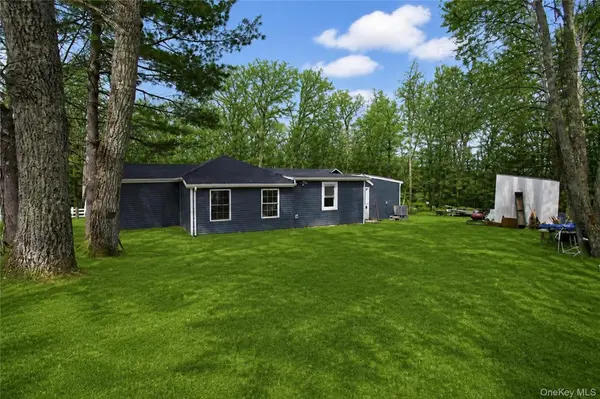13 Brook TRL, Wurtsboro, NY 12790