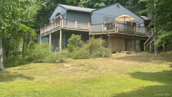6 Tennis Court RD, Mahopac, NY 10541
