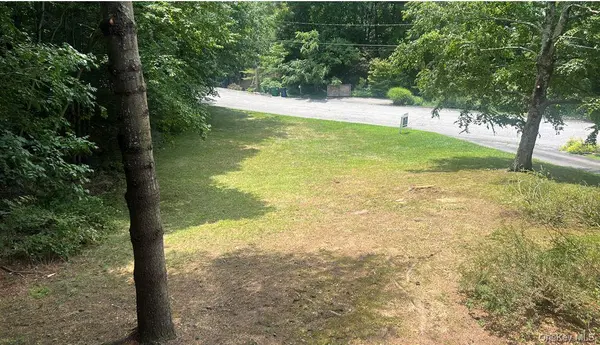 6 Tennis Court RD, Mahopac, NY 10541