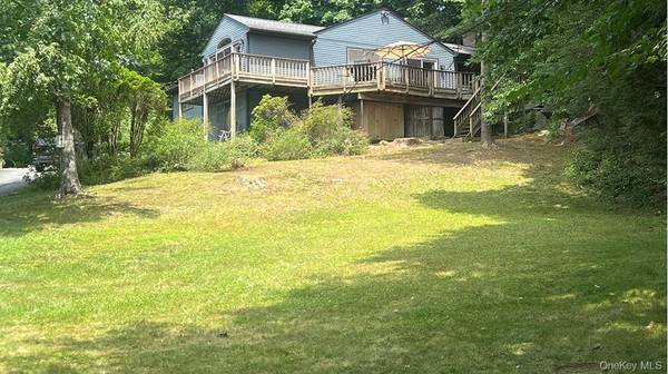 6 Tennis Court RD, Mahopac, NY 10541