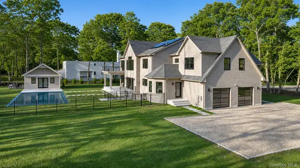 69 Jagger LN, Westhampton, NY 11977
