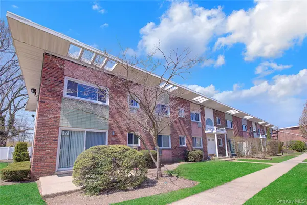 273 Newbridge RD #D2, Levittown, NY 11756