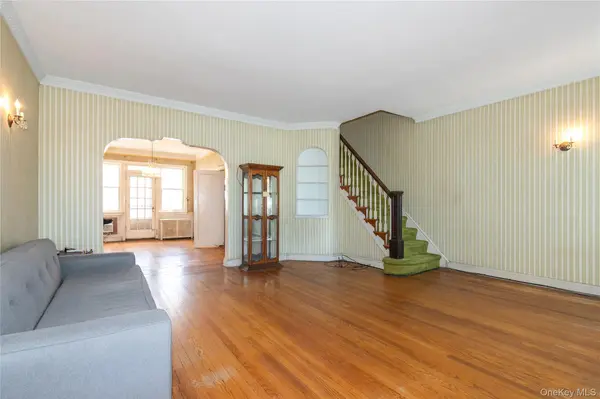 30-61 88th ST, East Elmhurst, NY 11369