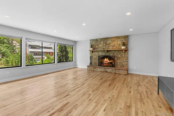27 Stone Cabin RD, New Rochelle, NY 10801