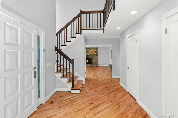 27 Stone Cabin RD, New Rochelle, NY 10801