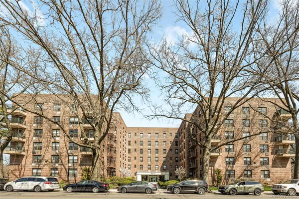 8035 Springfield BLVD #3C, Bellerose Manor, NY 11427