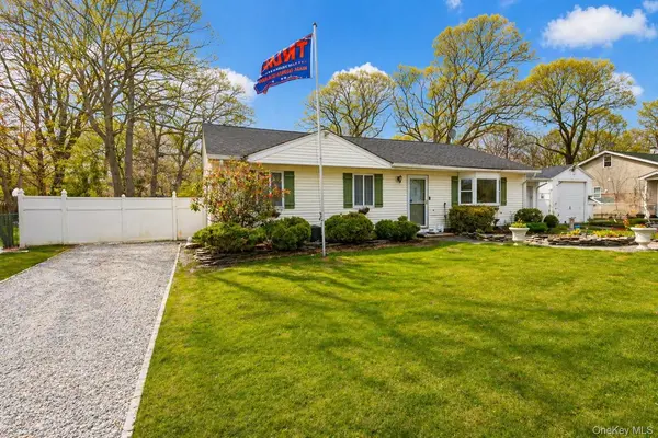 11 Seaford RD, Mastic Beach, NY 11951