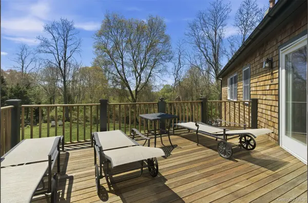9 Locust Woods DR, Shelter Island, NY 11964