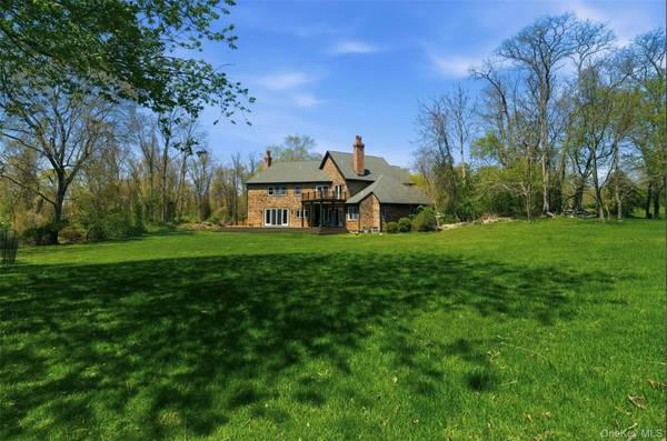 9 Locust Woods DR, Shelter Island, NY 11964