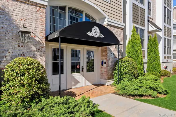 22302 Aspenwood DR #22302,  Plainview,  NY 11803