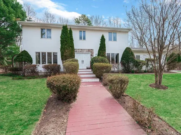 21 Linden AVE, Kings Park, NY 11754