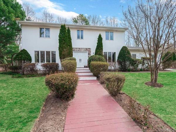 21 Linden AVE, Kings Park, NY 11754