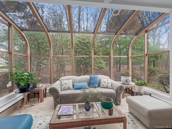 21 Linden AVE, Kings Park, NY 11754