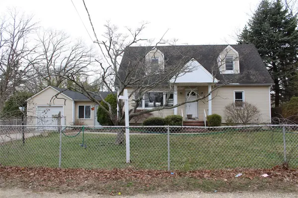 1354 Manor LN, Bay Shore, NY 11706