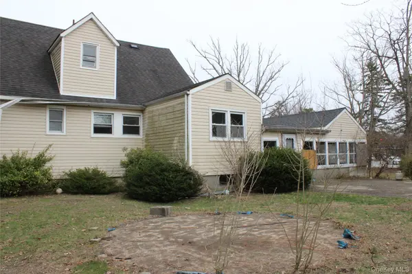 1354 Manor LN, Bay Shore, NY 11706