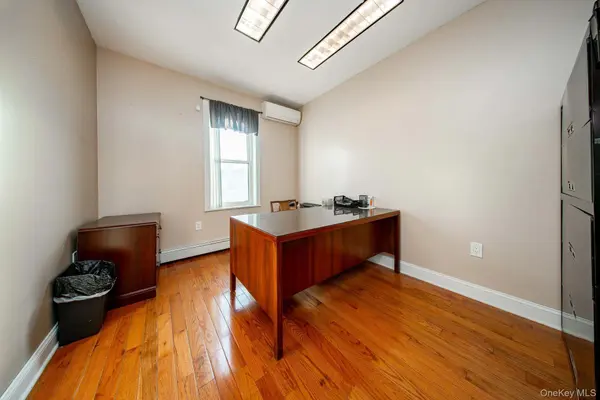 2334 Sound ST, Astoria, NY 11105