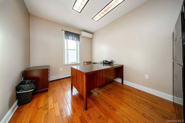 2334 Sound ST, Astoria, NY 11105