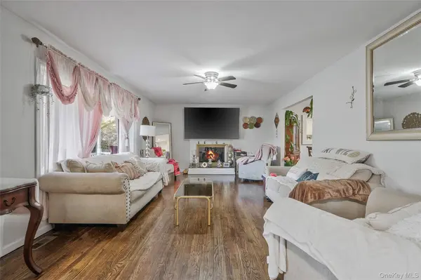 231 W Woodside AVE, Patchogue, NY 11772
