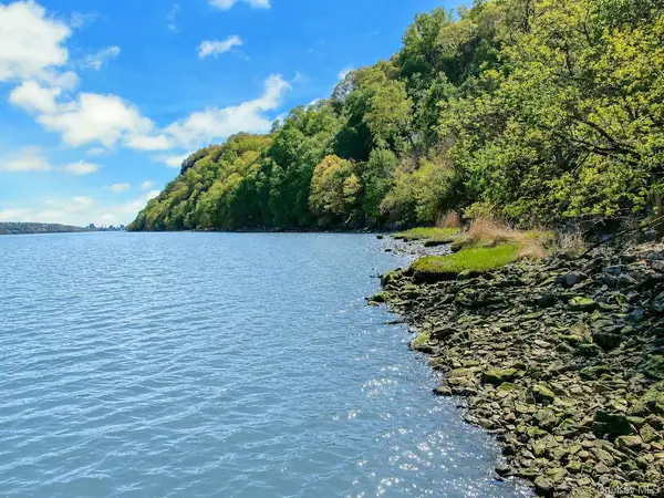 34 Lawrence LN, Palisades, NY 10964