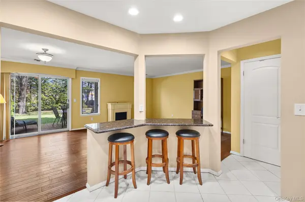 41 Doral LN #41, Bay Shore, NY 11706