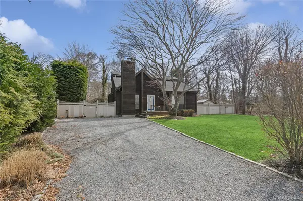 131 Lewis RD, East Quogue, NY 11942