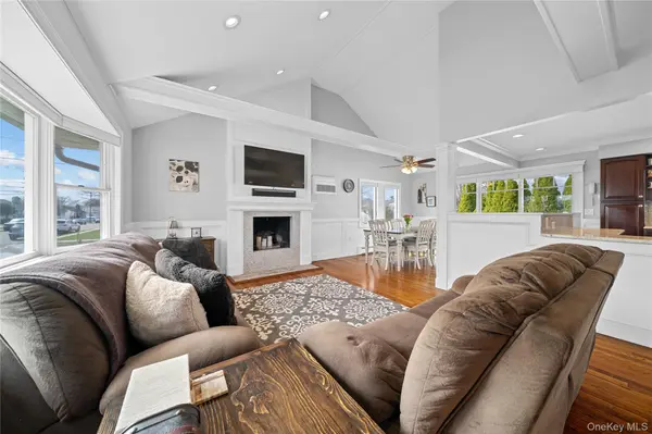261 N 6th ST, Bethpage, NY 11714