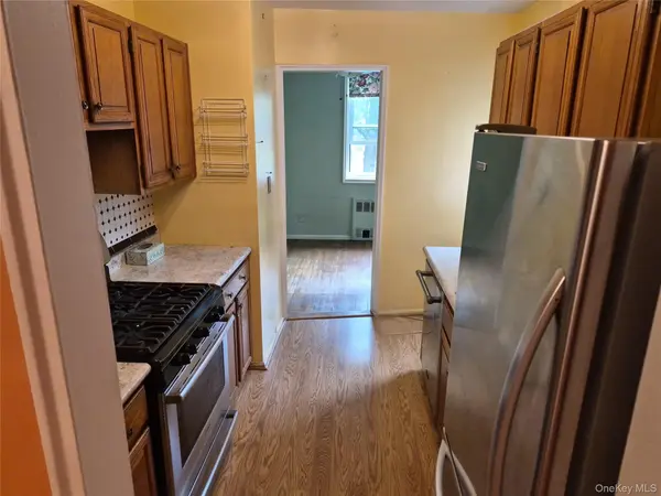 98 DeHaven DR #2B, Yonkers, NY 10703