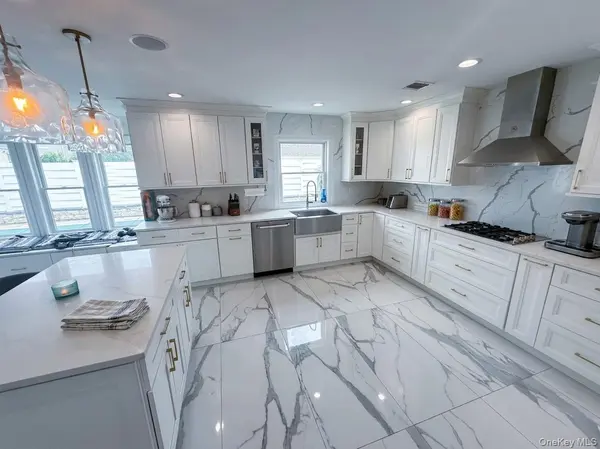 1903 Bergen ST, Bellmore, NY 11710