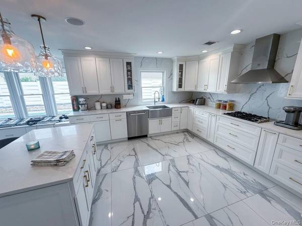 1903 Bergen ST, Bellmore, NY 11710