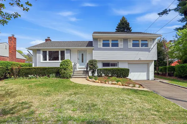 72 Woolsey AVE, Glen Cove, NY 11542