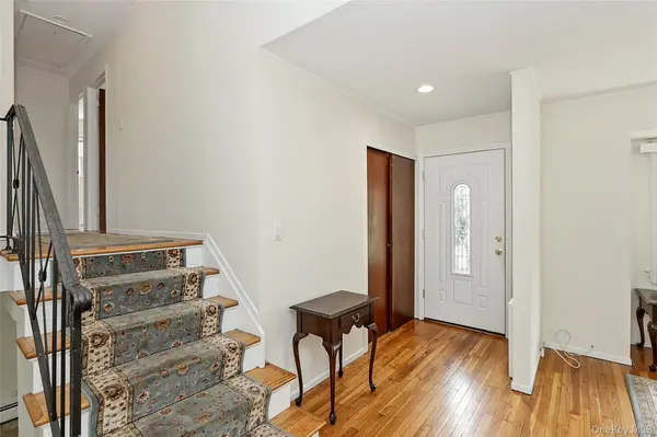72 Woolsey AVE, Glen Cove, NY 11542