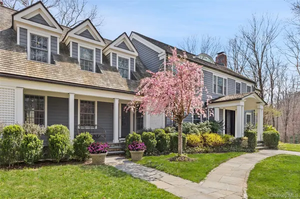9 Deer Creek LN, Mount Kisco, NY 10549