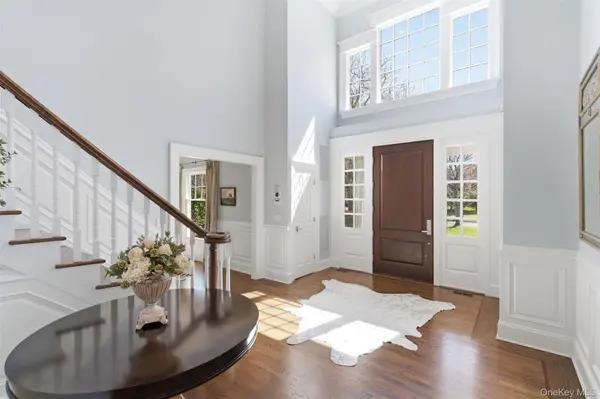 5 Toboggan Hill PATH, Cold Spring Harbor, NY 11724