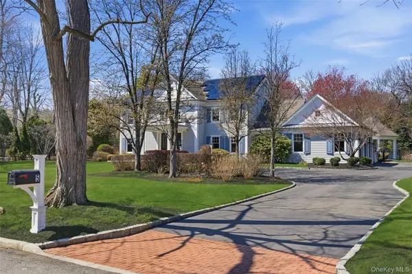 5 Toboggan Hill PATH, Cold Spring Harbor, NY 11724