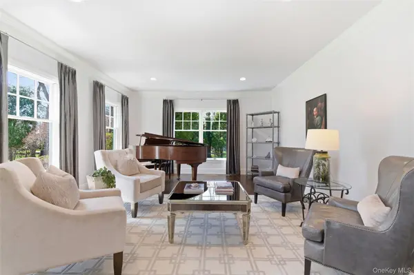 5 Toboggan Hill PATH, Cold Spring Harbor, NY 11724