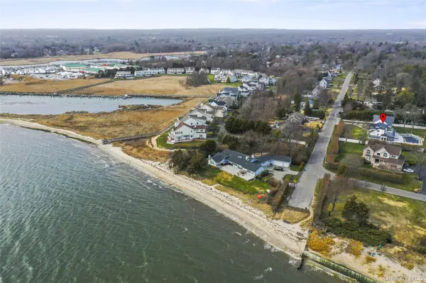345 Durkee LN, East Patchogue, NY 11772