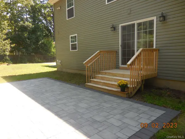 230 Expressway DR, Medford, NY 11763