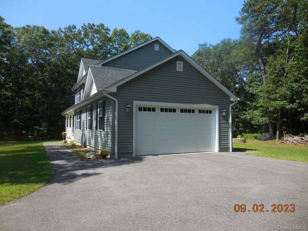 230 Expressway DR, Medford, NY 11763