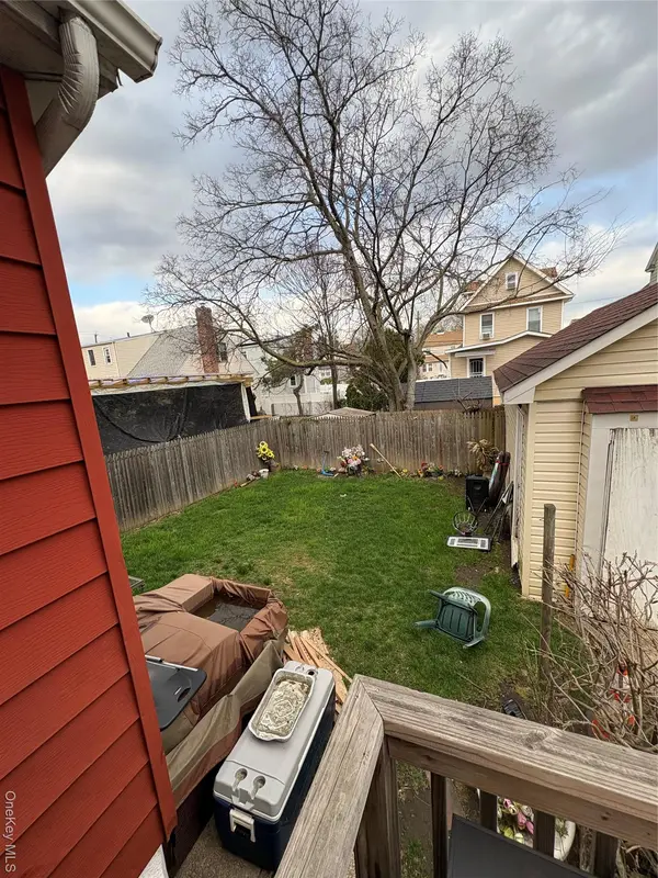 10409 189th ST, Saint Albans, NY 11412