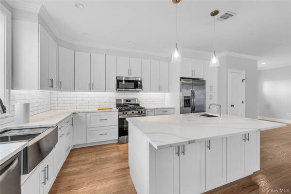 2437 Archer ST, Seaford, NY 11873